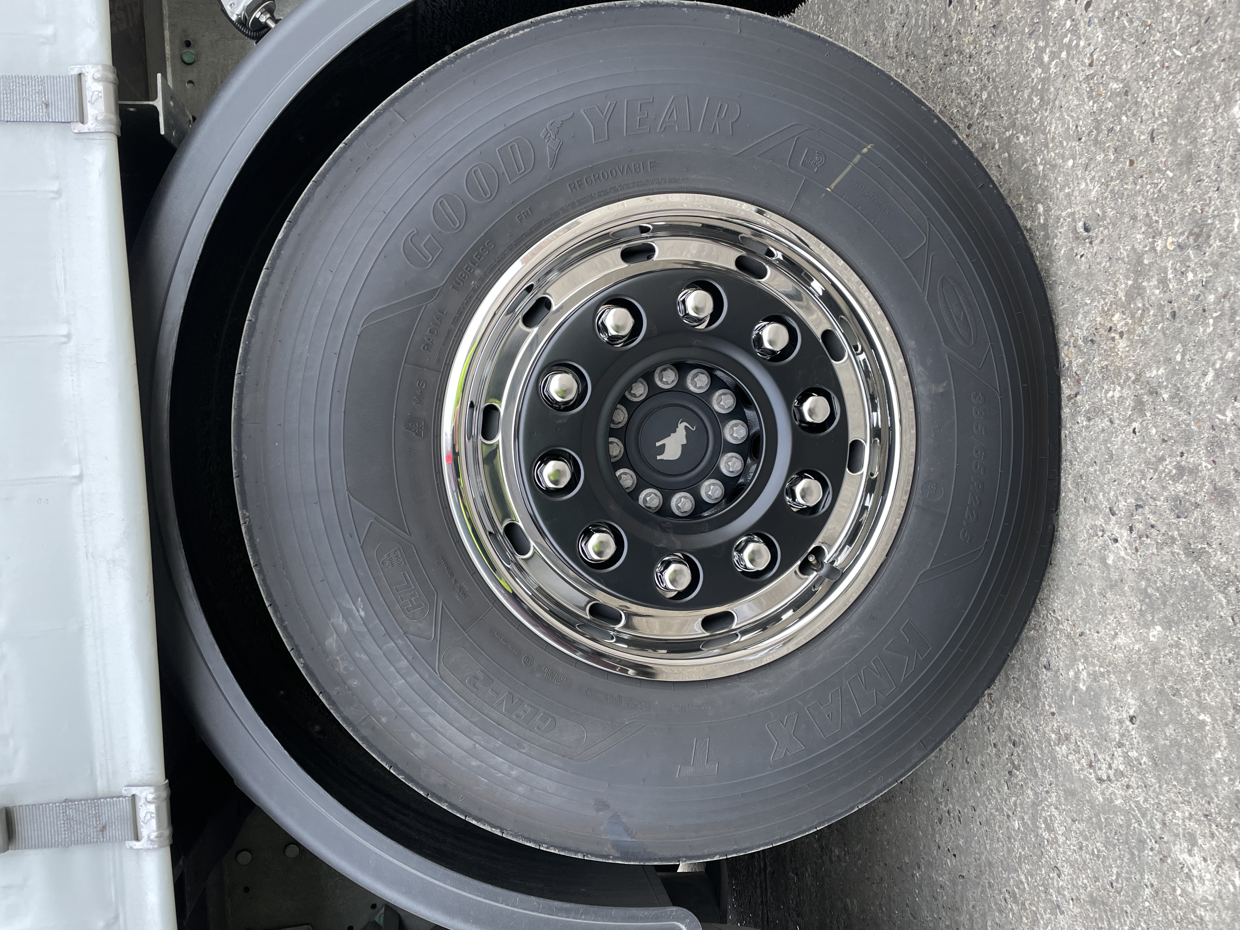 Anello copriruota per camion - aperto all'interno - 10 fori - acciaio inox - cerchio da 22,5 pollici