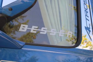 Aufkleber Decal BESSER-Serie Block spiegelverkehrt geschnitten silber