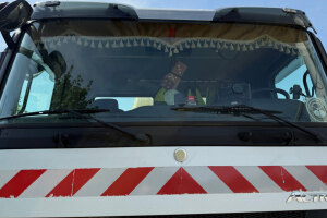 Stoepranden voor voorruit vrachtwagen incl. logo en bobbels
