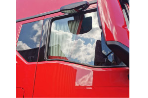 Su&egrave;de-look vrachtwagen-raamgordijnen 4-delig, met imitatieleren rand beige rood* Lengte 95 cm