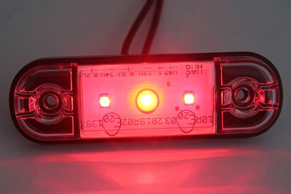 Hintere Begrenzungsleuchte mit 3 LED - extra flach, 12-24 Volt