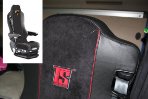 Geschikt voor Mercedes*: Atego, Axor, Actros (1996-2014) Designzenset stoelhoezen met TS logo stofrand zwart su&egrave;de look, doorgestikt, rood Opklapbare stoel