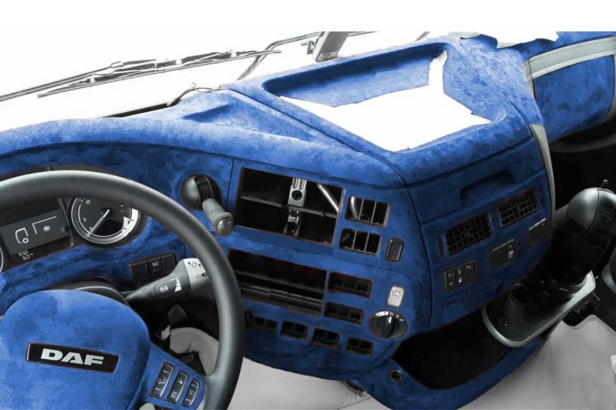 https://www.truckstyler-shop.de/media/image/product/138991/lg/selbstklebende-wildlederoptik-wrapping-folie-fuer-innen-14x1m-blau.jpg