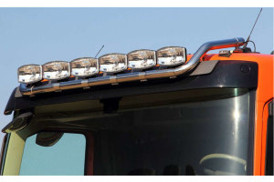L&auml;mplig f&ouml;r Volvo*: FH4 (2013-2020) platt taklampsf&auml;ste, f&ouml;r 6 str&aring;lkastare, f&ouml;rkopplad utan LED