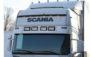 Passend f&uuml;r Scania*: 4er/R1/R2/R3 Topline Sonnenblende mit Ausschnitten f&uuml;r 2 Positionsleuchten + 4 Scheinwerfer