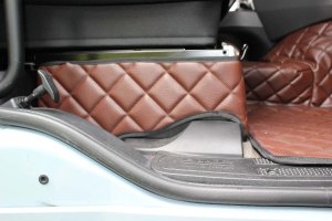 Fits DAF*: XF106 (2013-...) HollandLine, Complete floor mats automatic - brown
