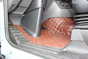 Fits DAF*: XF106 (2013-...) HollandLine, Complete floor mats automatic - brown