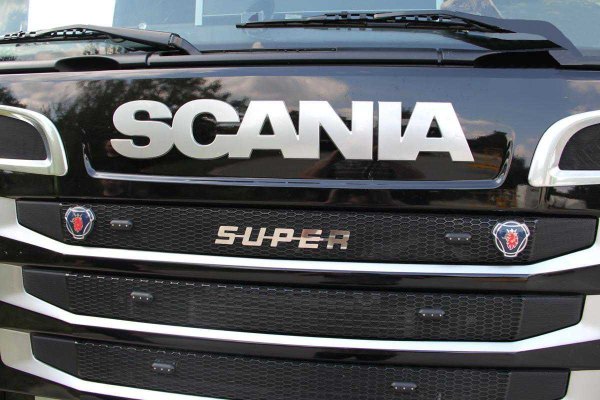 Adatto per Scania*: Scritta in acciaio inox per autocarri super cromato lucidato a specchio piccola (30 x 4 cm)