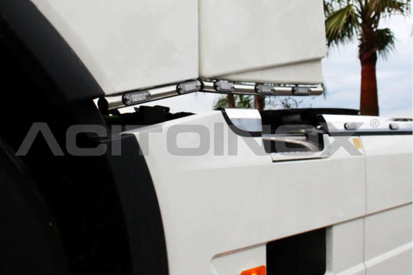 Convient pour Volvo* : FH4 (2013-2020) Tube de spoiler en acier inoxydable 10 LED orange (5 pour chaque côté)