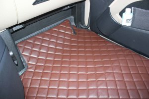 Fits Mercedes*: MP4 | MP5 (2011-...) HollandLine floor mats and enginecover 2500 mm folding passenger seat brown