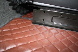 Passend f&uuml;r Mercedes*: Actros MP4 | MP5 (2011-...) HollandLine Fu&szlig;matten und Motortunnel 2500 mm klappbarer Beifahrersitz braun, Kunstleder