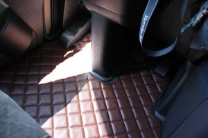 Fits Mercedes*: MP4 | MP5 (2011-...) HollandLine floor mats and enginecover 2500 mm folding passenger seat brown