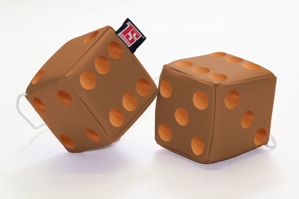 Truck dobbelstenen, 12 x 12 cm, gemaakt van imitatieleer, met koord (fuzzy dice) karamel bruin