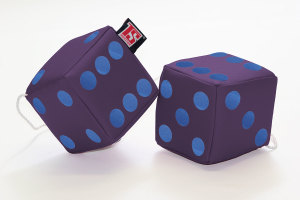 Truck dobbelstenen, 12 x 12 cm, gemaakt van imitatieleer, met koord (fuzzy dice) lila blauw