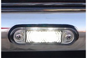 Passar f&ouml;r Renault*: T-serien (2013-...) Underk&ouml;rningsskyddsr&ouml;r i rostfritt st&aring;l i 1 del med 7 f&ouml;rkopplade LED-lampor