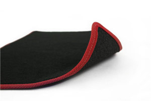 Adatto per Mercedes*: Atego (2005-...) - Set di tappetini in velluto con tunnel motore - Colore dei profili rosso