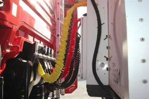 Beschermhoes voor de luchtslang voor trucks - kleur rood