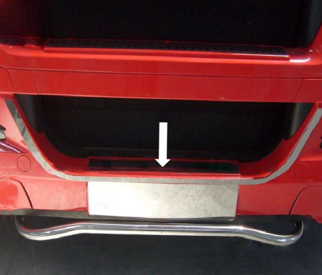Adatto per MAN*: TGX (2007-2013) Applicazione in acciaio inox anteriore sotto la griglia del radiatore