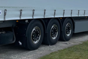 Anello copriruota per camion - interno aperto - 10 fori - acciaio inox - cerchio da 22,5 pollici - verniciato a polvere - colore nero