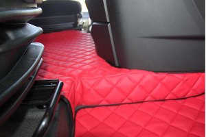 Suitable for MAN*: TGX EURO6 (2020-...) Engine tunnel cover &amp; floor mats - Imitation leather HollandLine red
