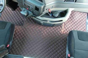 Suitable for MAN*: TGX EURO6 (2020-...) Engine tunnel cover &amp; floor mats - Imitation leather HollandLine brown