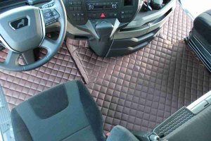 Suitable for MAN*: TGX EURO6 (2020-...) Engine tunnel cover &amp; floor mats - Imitation leather HollandLine brown