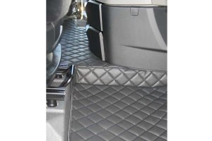 Suitable for MAN*: TGX EURO6 (2020-...) Engine tunnel cover &amp; floor mats - Imitation leather HollandLine black
