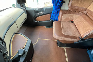 Adatto per Mercedes*: Actros MP4 I MP5 (2011-...) 2500mm Similpelle Oldschool - set completo Concetto SoloStar Colore Grizzly | Bordi beige