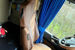 Fits for Mercedes*: Actros MP4 I MP5 (2011-...) - passenger seat not pneumatic - Leatherette Oldschool - Seat covers - grizzly I brown