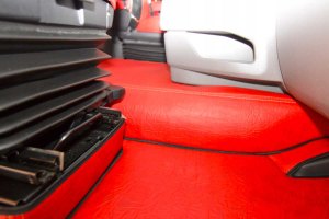 Fits for Scania*: R4 (2016-...) I Automatic I passenger seat leather large console - Leatherette Oldschool - Complete set - red I black