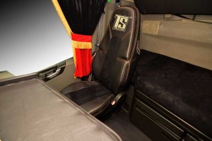 Suitable for Volvo*: FH4 I FM4 I FMX4 (2013-2020) I FH5 (2021-...) I FS incl. belt - BF extra Belt - Leatherette Oldschool - Seat covers - antracite I black