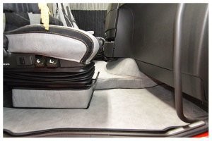 Suitable for Volvo*: FH4 I FH5 (2013-...) - passenger seat not pneumatic - leatherette oldschool - seat base trim - concrete grey I black