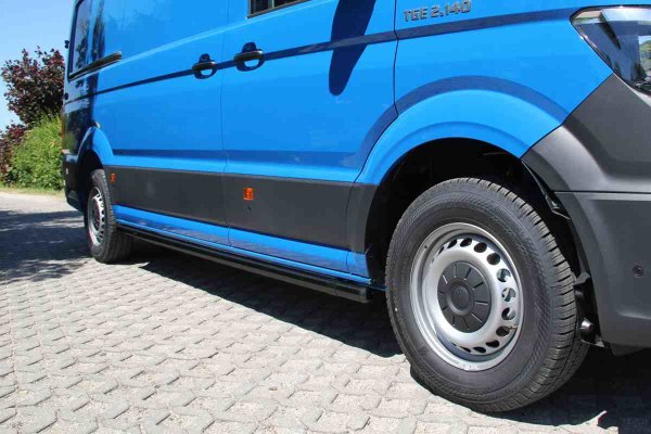 Adatto per MAN*: TGE VW Crafter (2017-...) - Barra laterale verniciata a polvere nera opaca