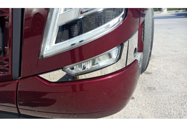 Convient pour Volvo* : FH5 (2021-...) - Profilés en acier inoxydable I Encadrement des phares antibrouillard