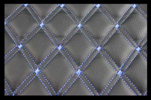 Passend f&uuml;r DAF*: XF 106 (2013-2022) Fu&szlig;mattenset + Sitzsockelverkleidung DiamondStyle f&uuml;r Webasto Standheizung schwarz-blau