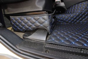 Suitable for DAF*: XF 106 (2013-...) floor mat set + seat base trim DiamondStyle for Webasto parking heater blue