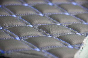 Adatto per MAN*: TGX (2020-...) Set tappetino + rivestimento base sedile DiamondStyle nero-blu