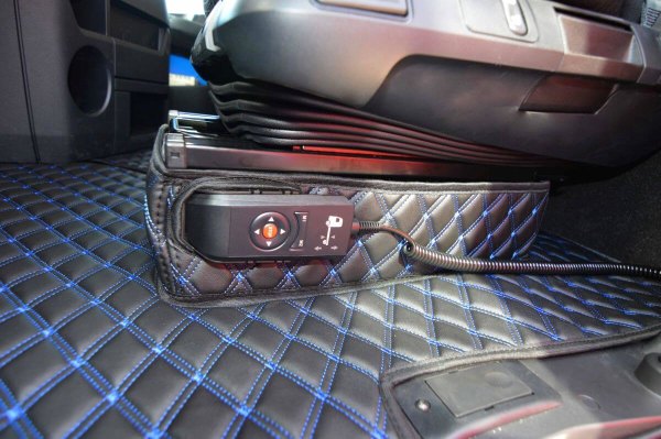 Passend für Mercedes*: Actros MP4, MP5 2500mm Kunstlederboden DiamondStyle blau luftgefederter BF