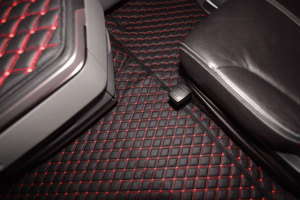 Suitable for Scania*: S (2016-...) Next Generation Leatherette floor BF large console red