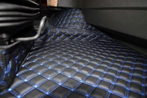 Suitable for Volvo*: FH4, FH5 (2013-...) floor mat set + seat base trim DiamondStyle  black-blue