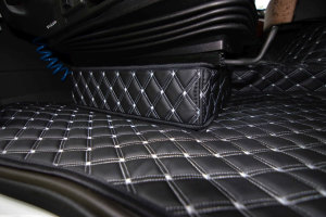 Suitable for Volvo*: FH4, FH5 (2013-...) floor mat set + seat base trim DiamondStyle  black-white