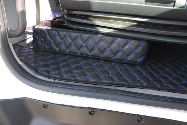 Passend für Ford*: F-Max (2020-...) Bodenmatten & Sitzsockel DiamondStyle blau