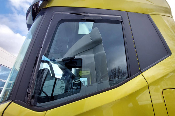 Fits DAF*: Climair Rain and wind deflectors - plugged or screwed