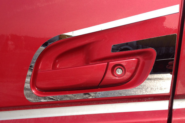 Geschikt voor Volvo*: FH4 (2013-...) Roestvrijstalen deurgreeprand