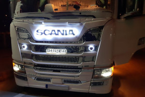 Passend f&uuml;r Scania*: R/S (2016-...) Edelstahl K&uuml;hlergrill