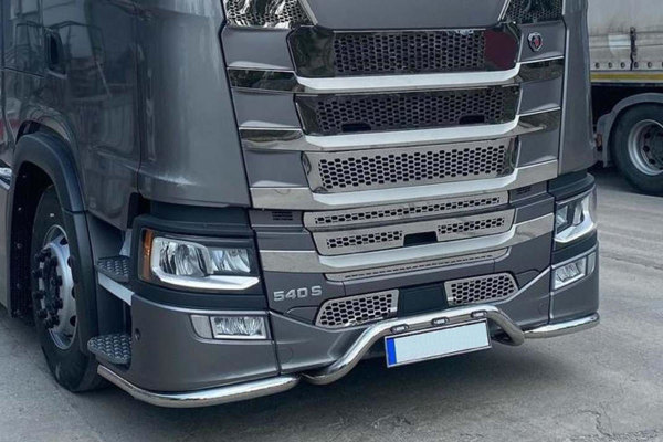 Passar för Scania*: S/R (2016-...) Frontbåge i rostfritt stål, hörn utan LED