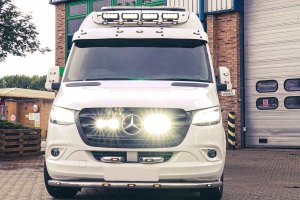 Passend für Mercedes*: Sprinter (2018 ...) (FWD-4WD) Lazer Lamps Kühlergrill Kit Triple R750 Standard