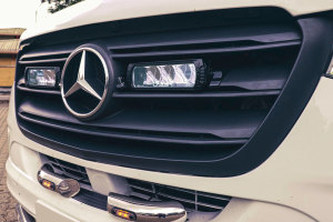 Passend für Mercedes*: Sprinter (2018 ...) (FWD-4WD) Lazer Lamps Kühlergrill Kit Triple R750 Standard