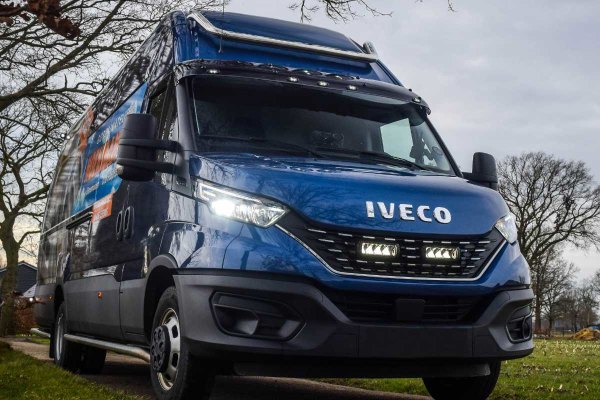 Passend für Iveco*: Daily (2019-2021) LazerLamps Kühlergrill Kit Triple R750 Standard