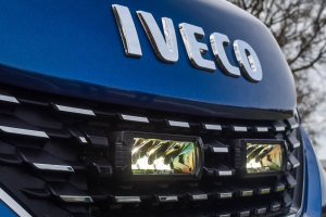 suitable for Iveco*: Daily (2019-...) LazerLamps Radiator Grille Kit Triple R750 Elite